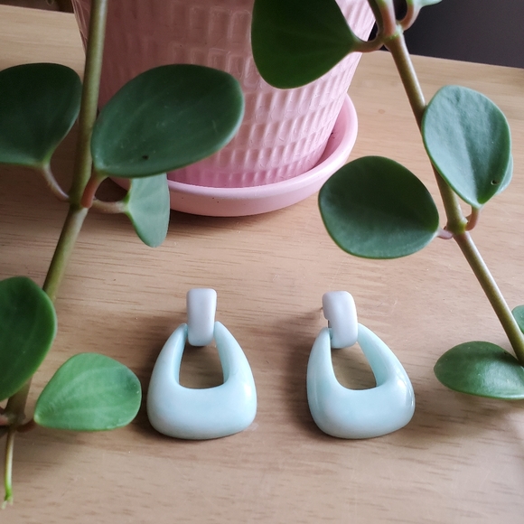 Groovy Door Knocker earrings - Picture 4 of 5